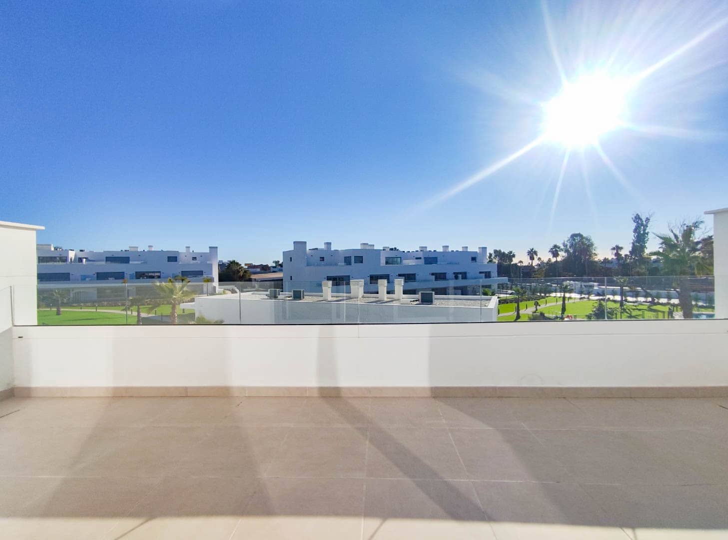 2 makuuhuone Huoneisto myytävänä paikassa New Golden Mile mukana uima-altaan - 443 800 € (Ref: 9433446)