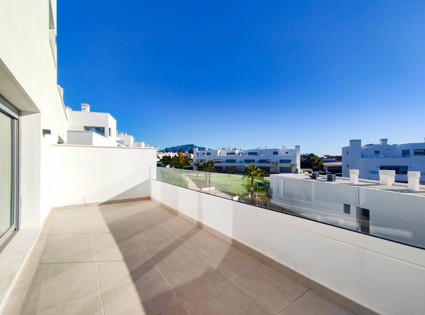 2 makuuhuone Huoneisto myytävänä paikassa New Golden Mile mukana uima-altaan - 443 800 € (Ref: 9433446)