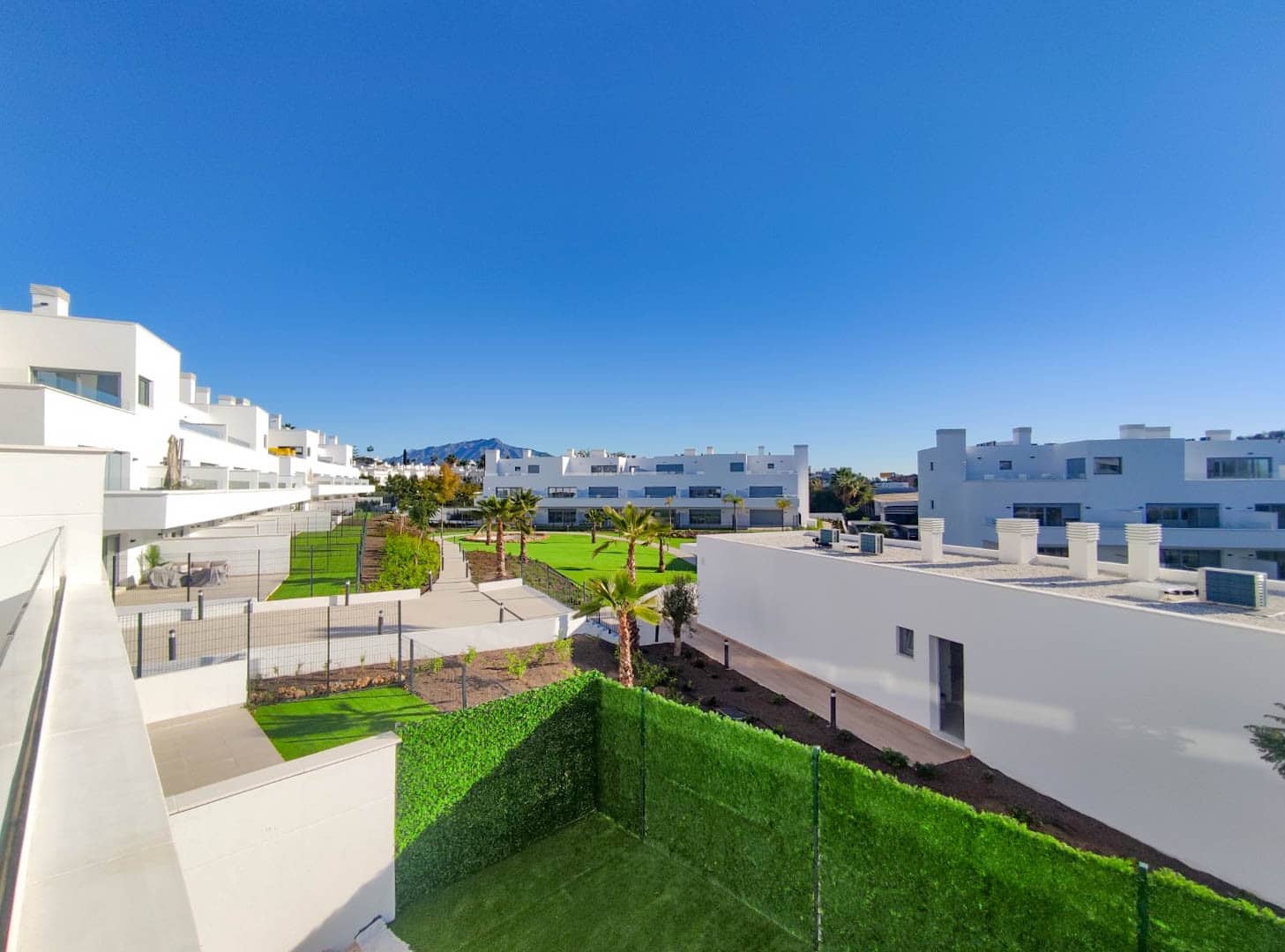 2 makuuhuone Huoneisto myytävänä paikassa New Golden Mile mukana uima-altaan - 443 800 € (Ref: 9433446)