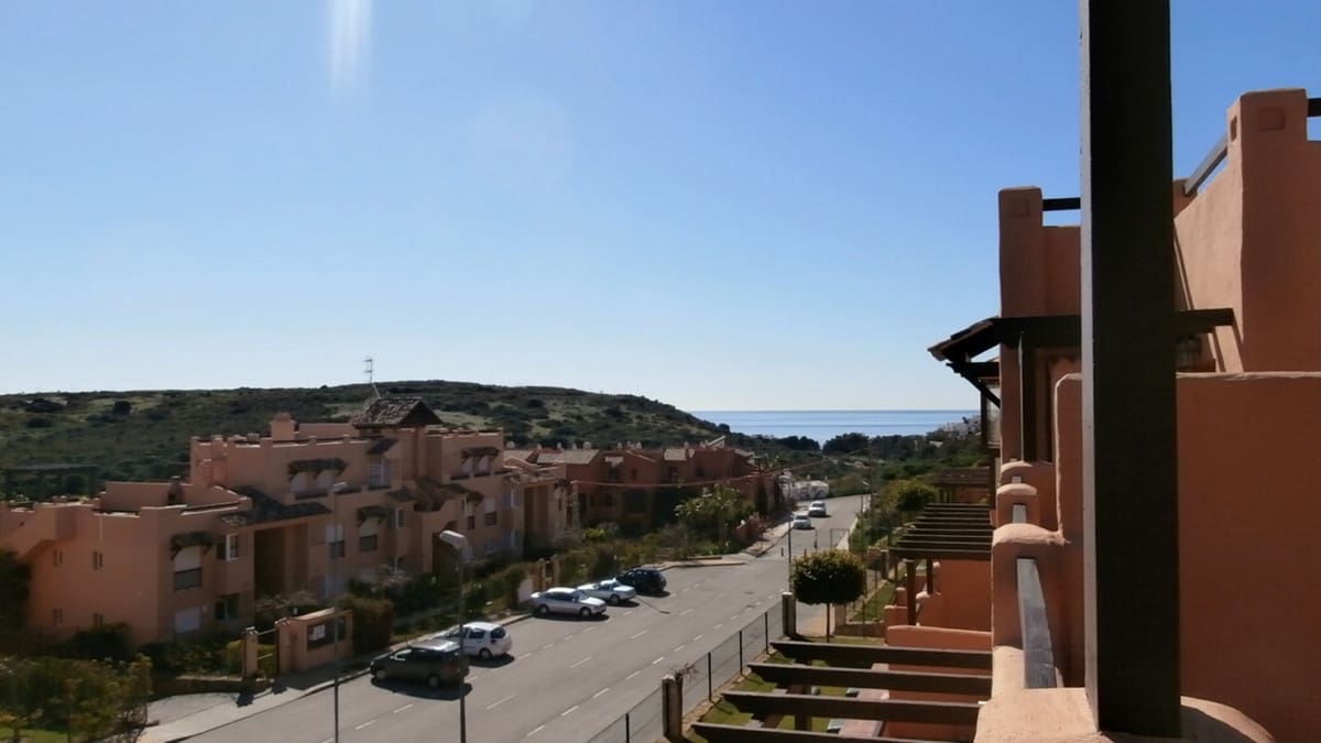 2 bedroom Penthouse for sale in Casares with pool garage - € 279,000 (Ref: 9433447)