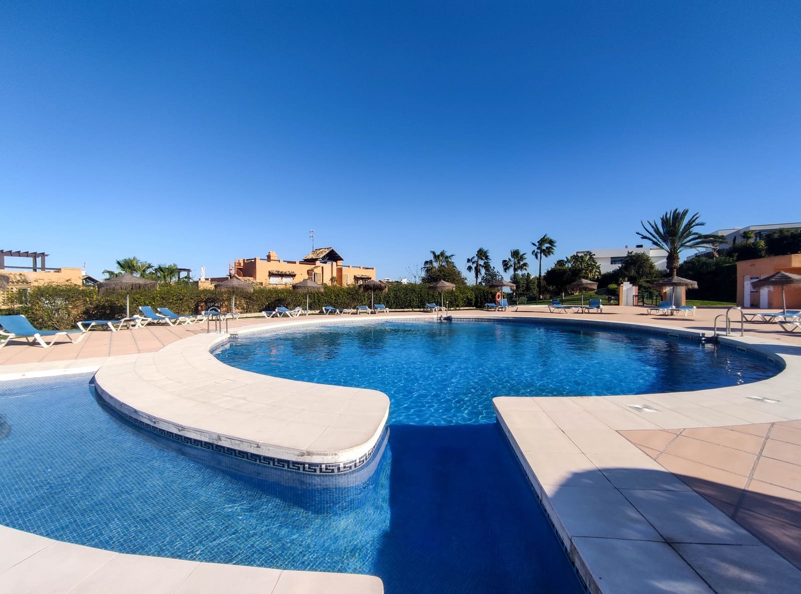 2 bedroom Penthouse for sale in Casares with pool garage - € 255,000 (Ref: 9433447)