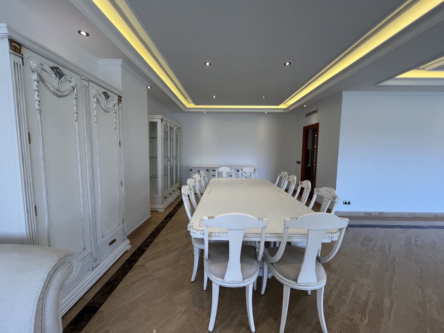 9 soverom Penthouse til salgs i Marbella med svømmebasseng garasje - € 3 900 000 (Ref: 9433448)