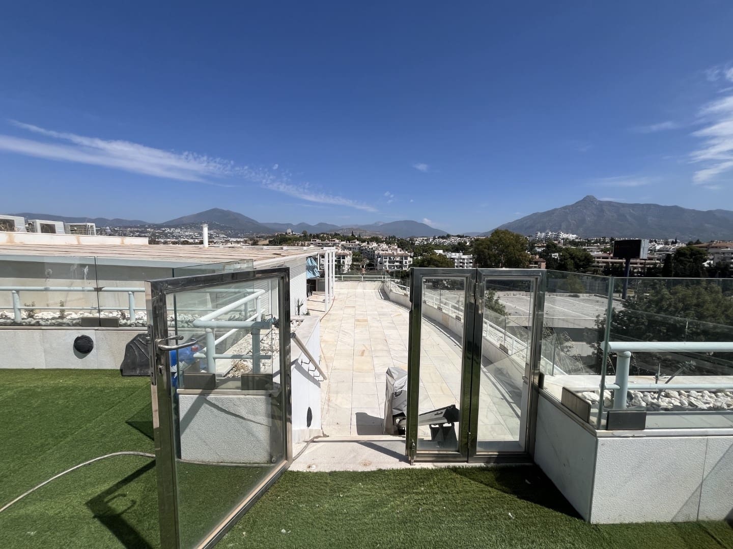 9 soverom Penthouse til salgs i Marbella med svømmebasseng garasje - € 3 900 000 (Ref: 9433448)