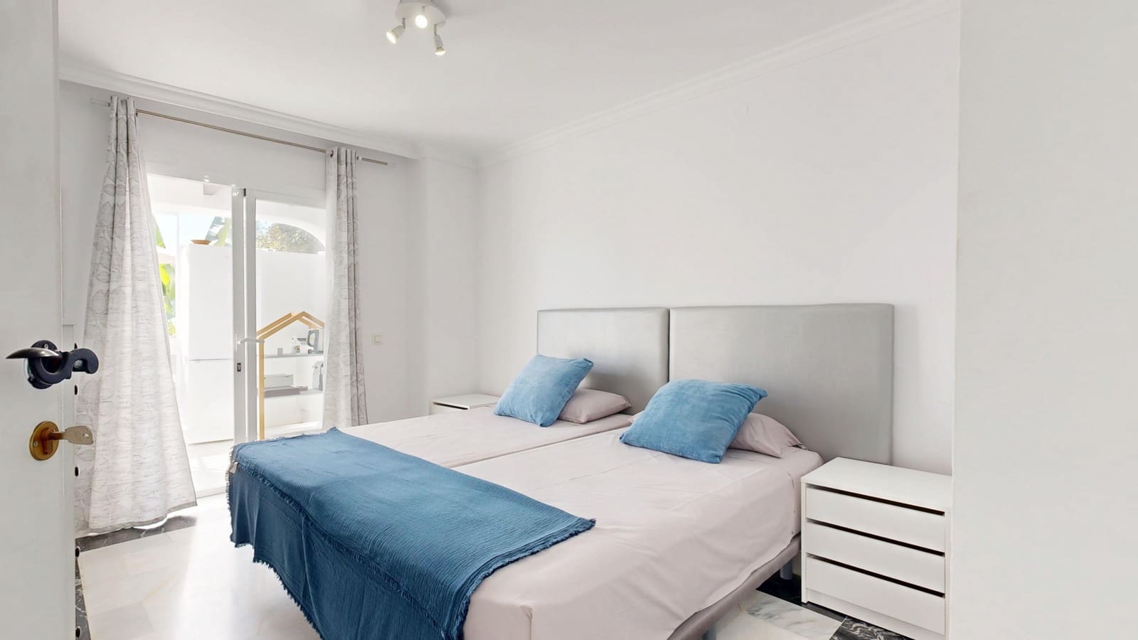 6 sypialnia Dom blizniak na sprzedaż w Golden Mile z basenem garażem - 3 500 000 € (Ref: 9433449)