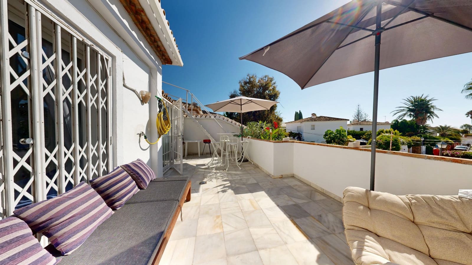 6 sypialnia Dom blizniak na sprzedaż w Golden Mile z basenem garażem - 3 500 000 € (Ref: 9433449)