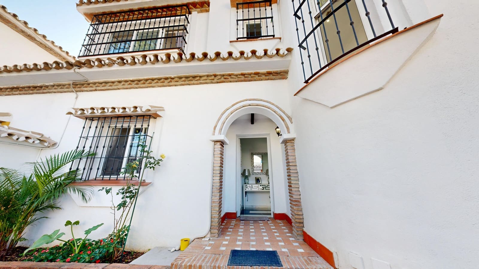 6 sypialnia Dom blizniak na sprzedaż w Golden Mile z basenem garażem - 3 500 000 € (Ref: 9433449)