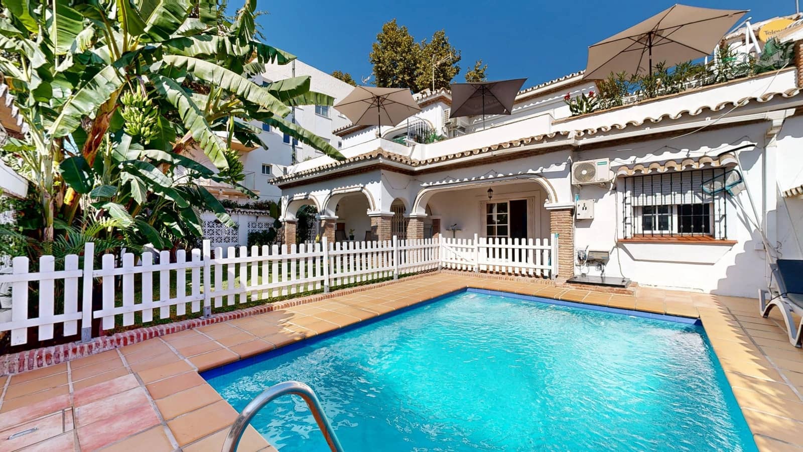 6 sypialnia Dom blizniak na sprzedaż w Golden Mile z basenem garażem - 3 500 000 € (Ref: 9433449)