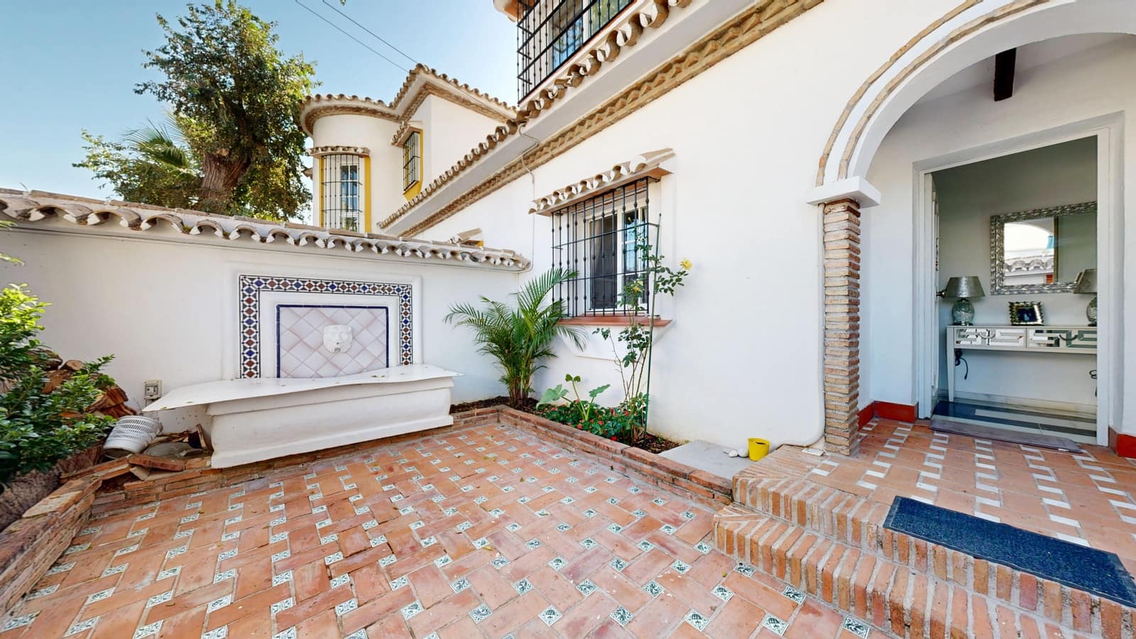 6 sypialnia Dom blizniak na sprzedaż w Golden Mile z basenem garażem - 3 500 000 € (Ref: 9433449)