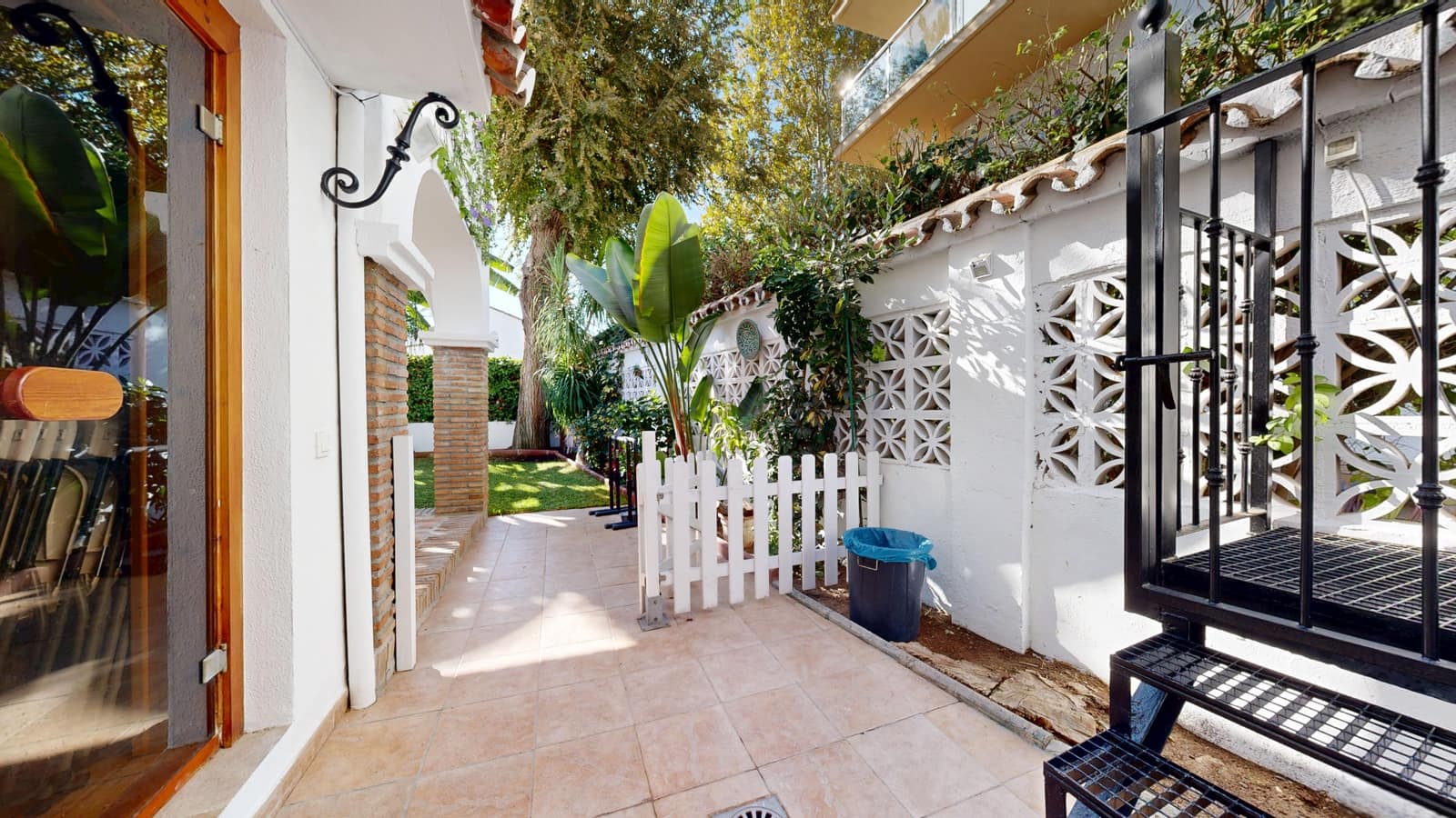 6 sypialnia Dom blizniak na sprzedaż w Golden Mile z basenem garażem - 3 500 000 € (Ref: 9433449)