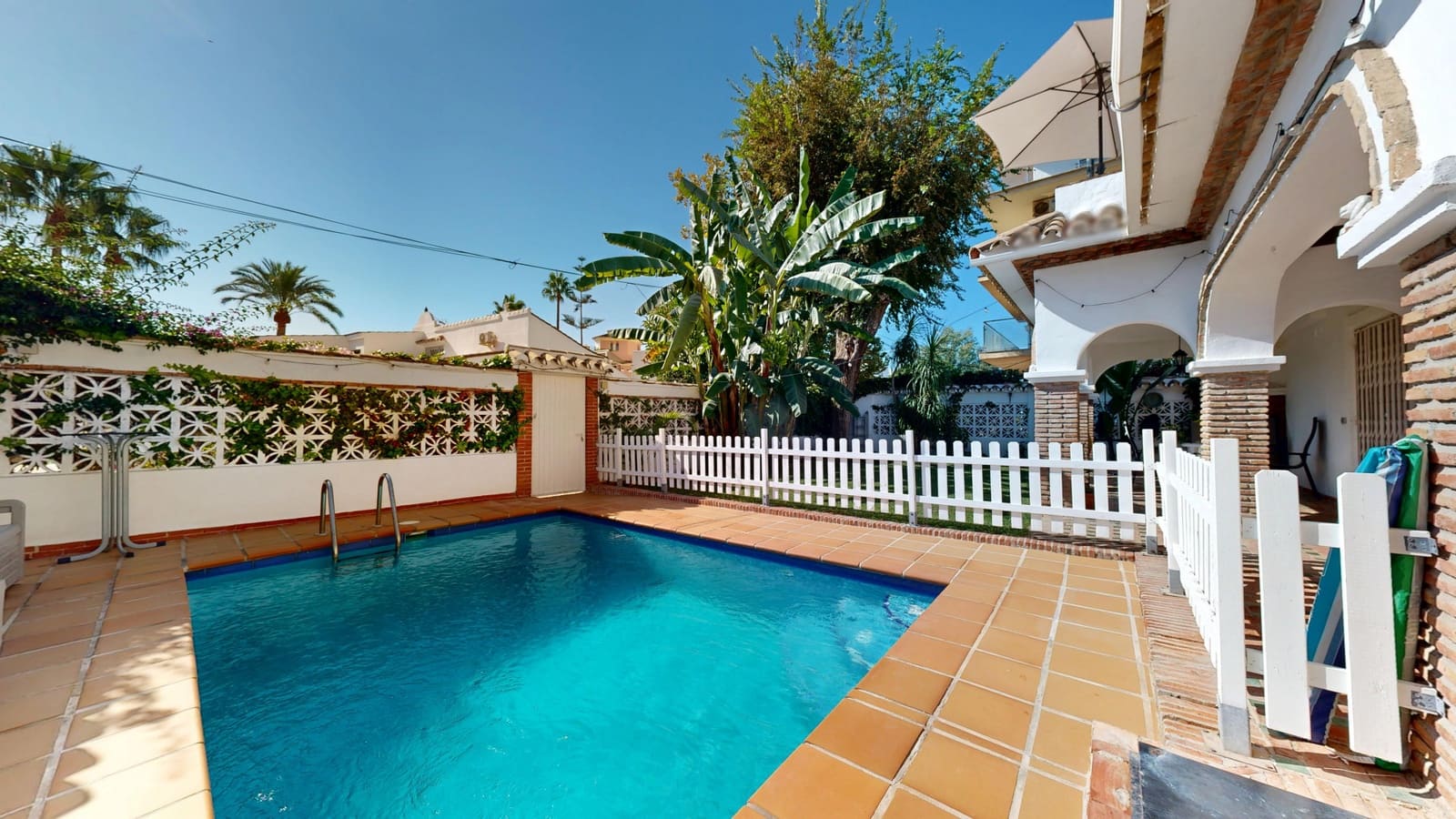 6 sypialnia Dom blizniak na sprzedaż w Golden Mile z basenem garażem - 3 500 000 € (Ref: 9433449)