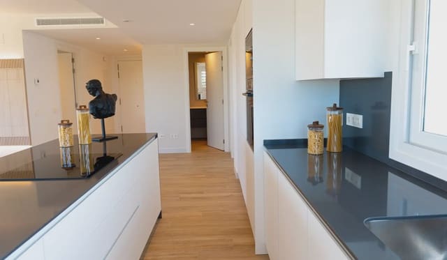 Apartamento de 2 habitaciones en Casares en venta con piscina garaje - 335.000 € (Ref: 9433451)