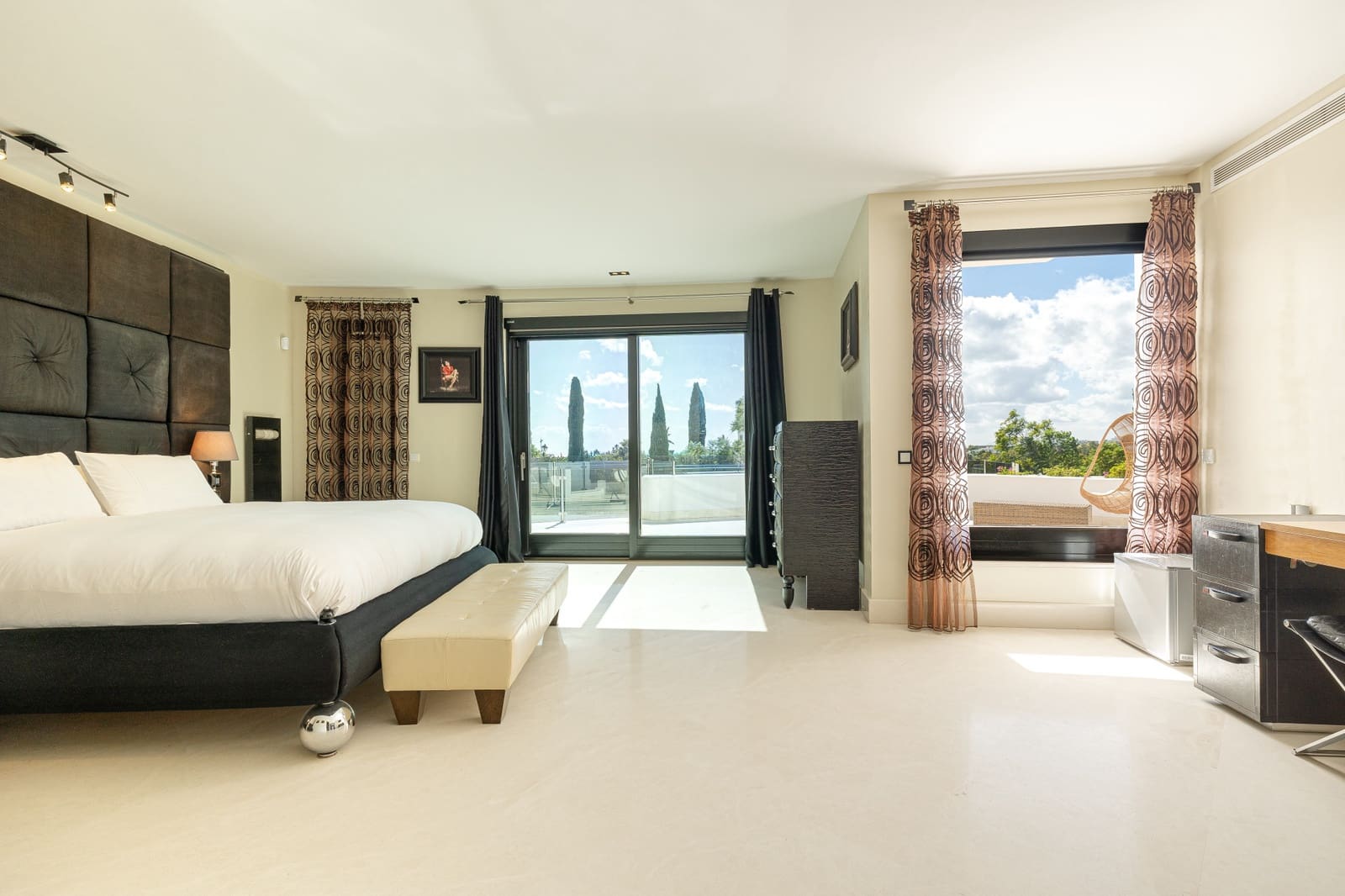 8 bedroom Villa for sale in Los Flamingos with pool garage - € 5,500,000 (Ref: 9433452)