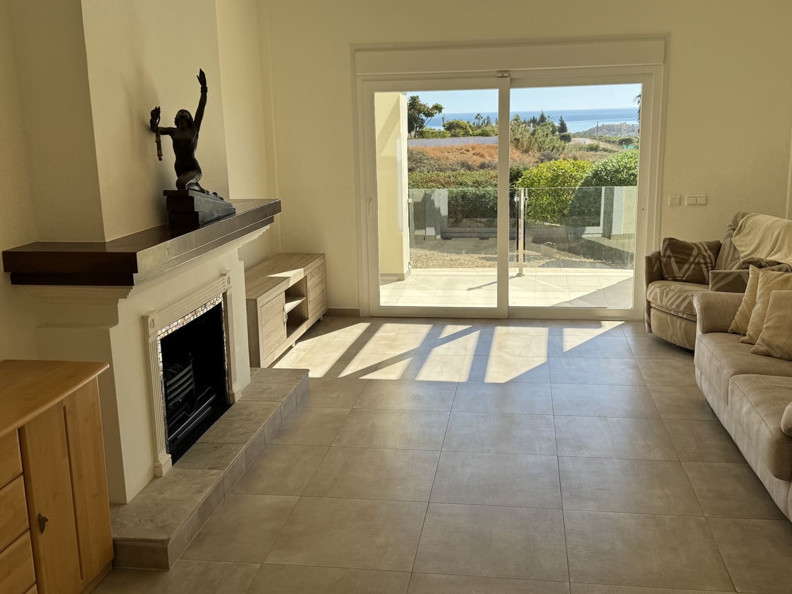 5 bedroom Villa for sale in Estepona with garage - € 1,495,000 (Ref: 9433457)