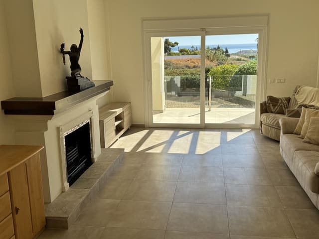 5 bedroom Villa for sale in Estepona with garage - € 1,495,000 (Ref: 9433457)