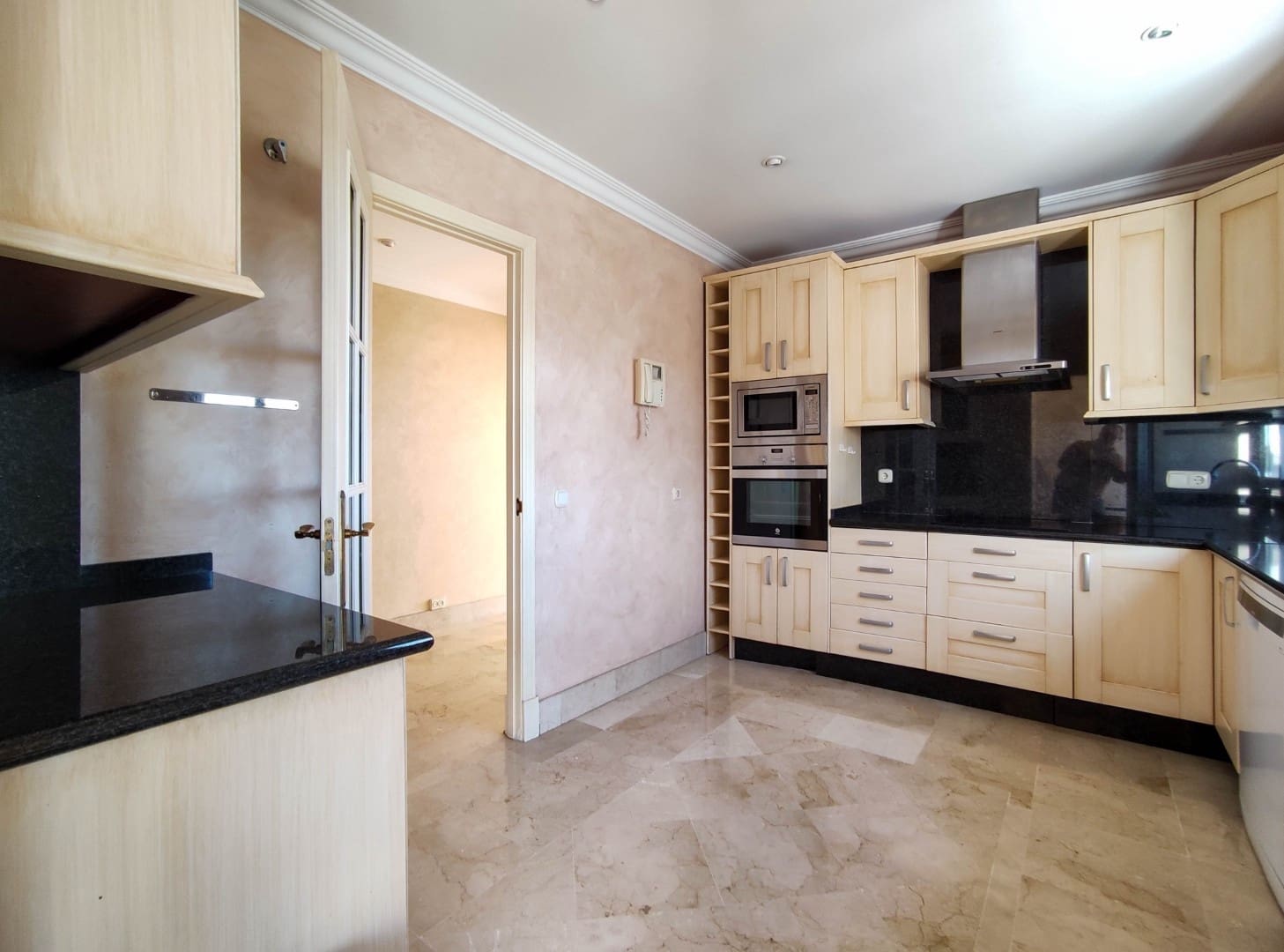 3 bedroom Penthouse for sale in Marbella with pool garage - € 1,085,000 (Ref: 9433458)