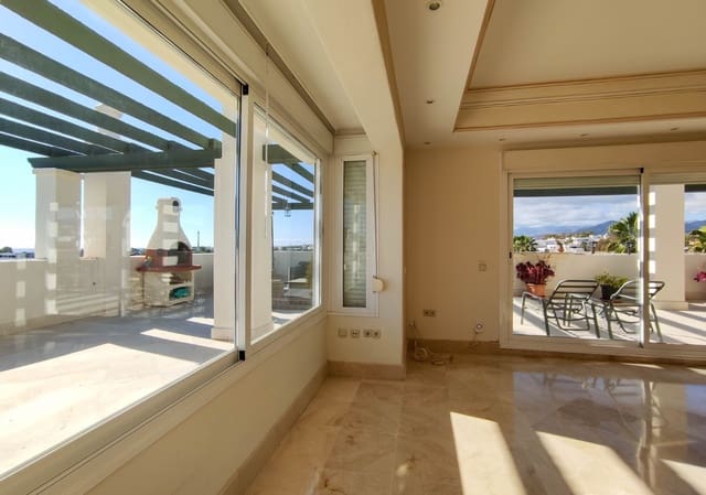 3 quarto Penthouse para venda em Marbella com piscina garagem - 1 085 000 € (Ref: 9433458)