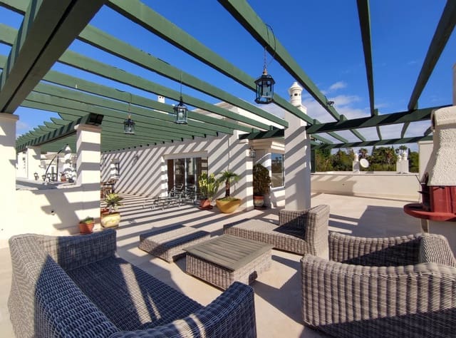 3 quarto Penthouse para venda em Marbella com piscina garagem - 1 085 000 € (Ref: 9433458)