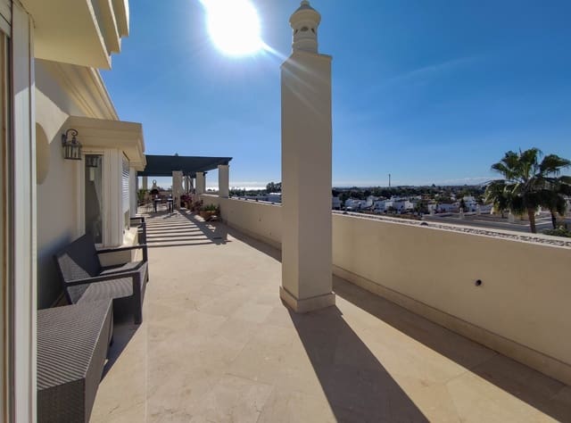 3 sypialnia Penthouse na sprzedaż w Marbella z basenem garażem - 999 000 € (Ref: 9433458)