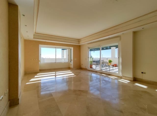 3 sypialnia Penthouse na sprzedaż w Marbella z basenem garażem - 999 000 € (Ref: 9433458)