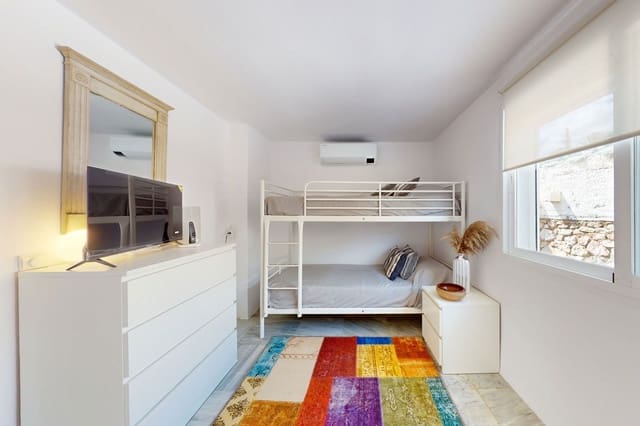 4 quarto Apartamento de Praia para venda em Bahía Dorada, Estepona com piscina garagem - 949 000 € (Ref: 9433459)