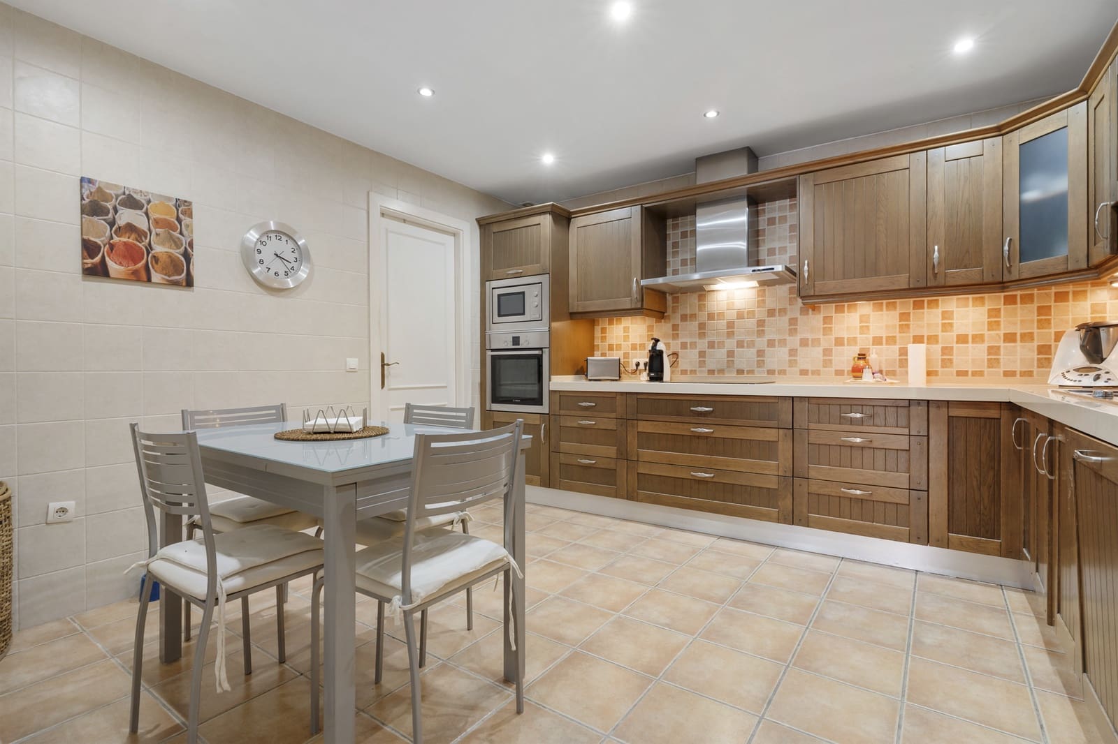 Apartamento de 3 habitaciones en Nueva Andalucia en venta con piscina - 680.000 € (Ref: 9433461)