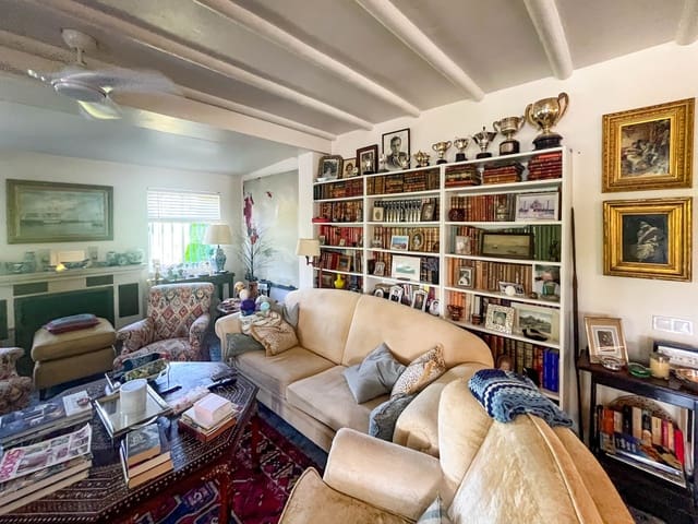 4 soveværelse Finca/Landehus til salg i Guaro med garage - € 318.500 (Ref: 9433464)