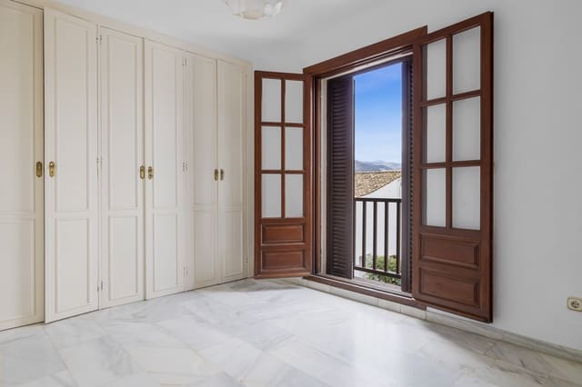 2 soveværelse Byhus til salg i Estepona med swimmingpool garage - € 469.000 (Ref: 9436645)