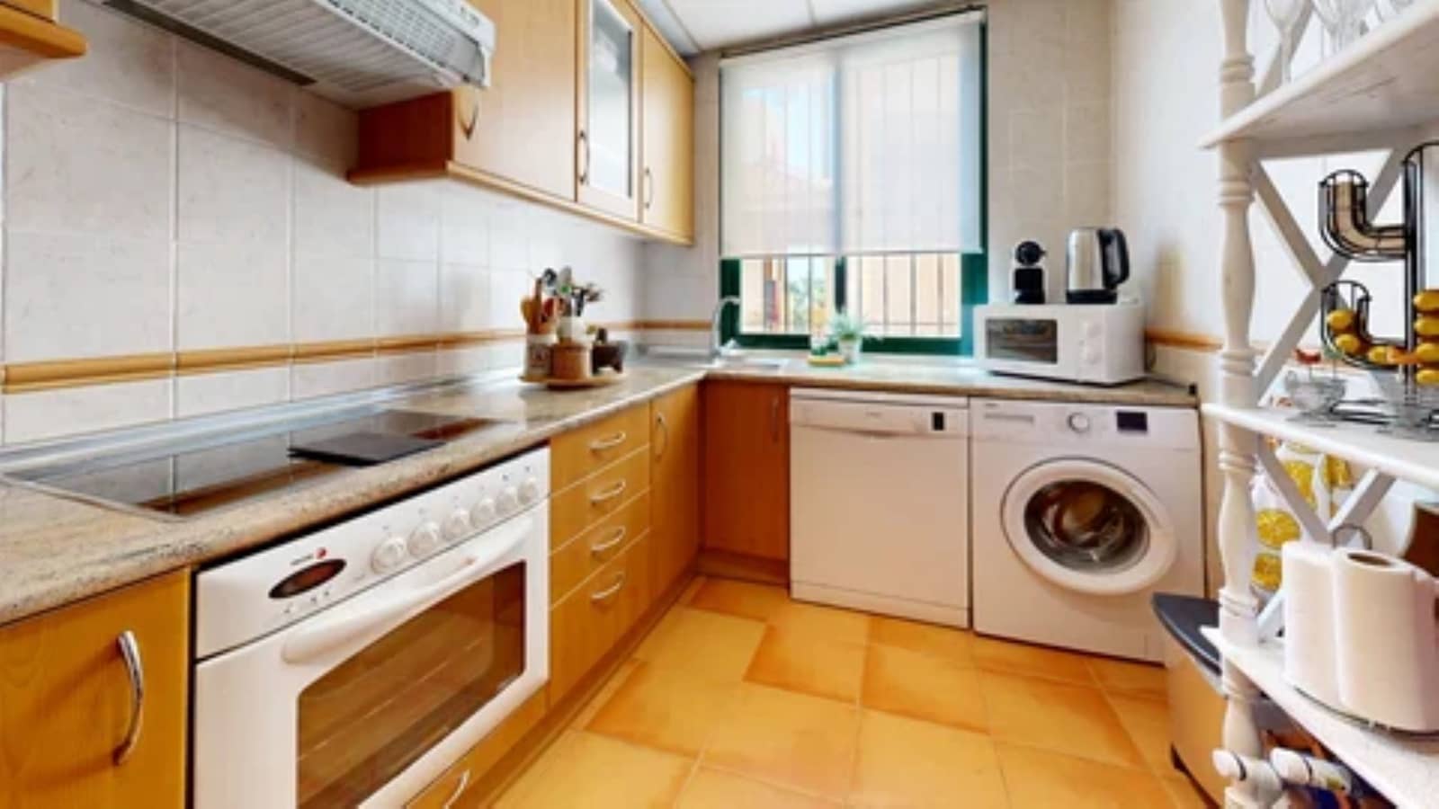 3 soveværelse Lejlighed til salg i Manilva med swimmingpool garage - € 400.000 (Ref: 9448558)