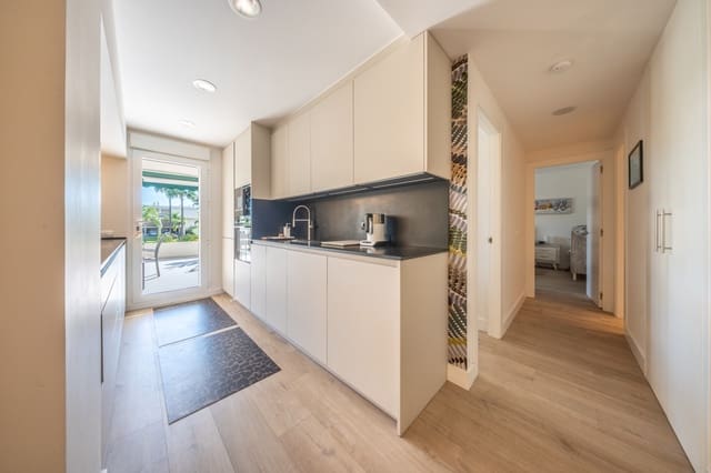 Apartamento de 2 habitaciones en Marbella en venta con piscina garaje - 689.000 € (Ref: 9461056)