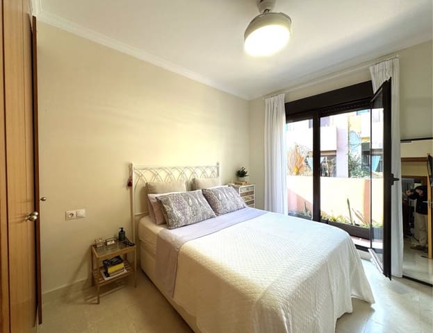 3 soverom Hus til salgs i Estepona Golf, Estepona med svømmebasseng garasje - € 535 000 (Ref: 9503814)