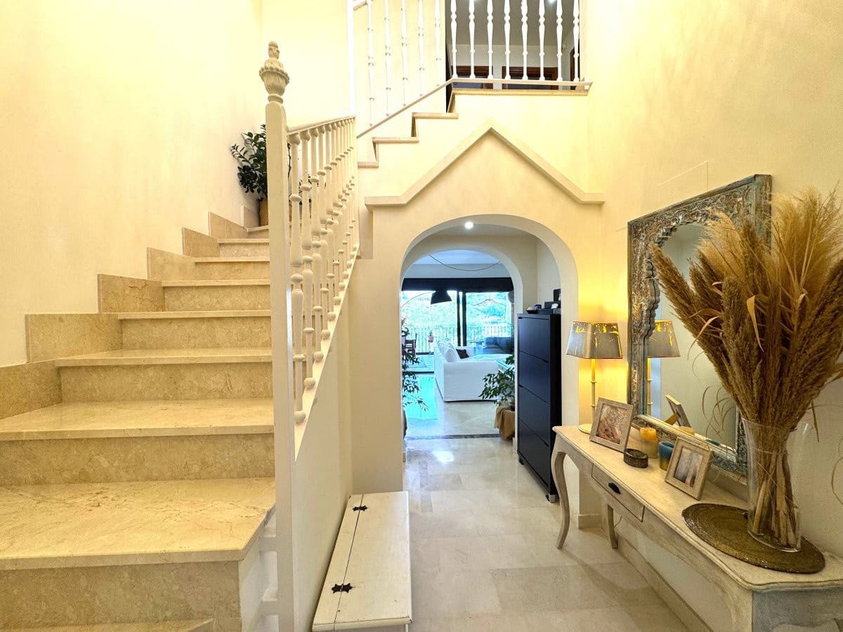 3 soverom Hus til salgs i Estepona med svømmebasseng garasje - € 535 000 (Ref: 9503814)