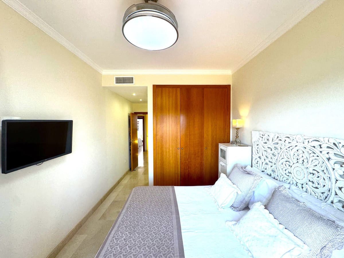 3 sypialnia Dom na sprzedaż w Estepona z basenem garażem - 539 900 € (Ref: 9503814)