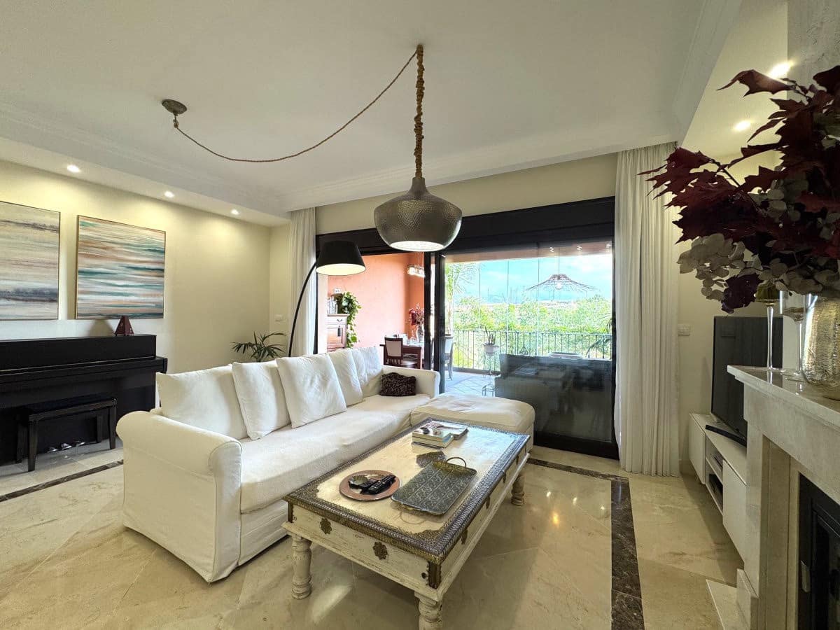 3 sypialnia Dom na sprzedaż w Estepona z basenem garażem - 539 900 € (Ref: 9503814)