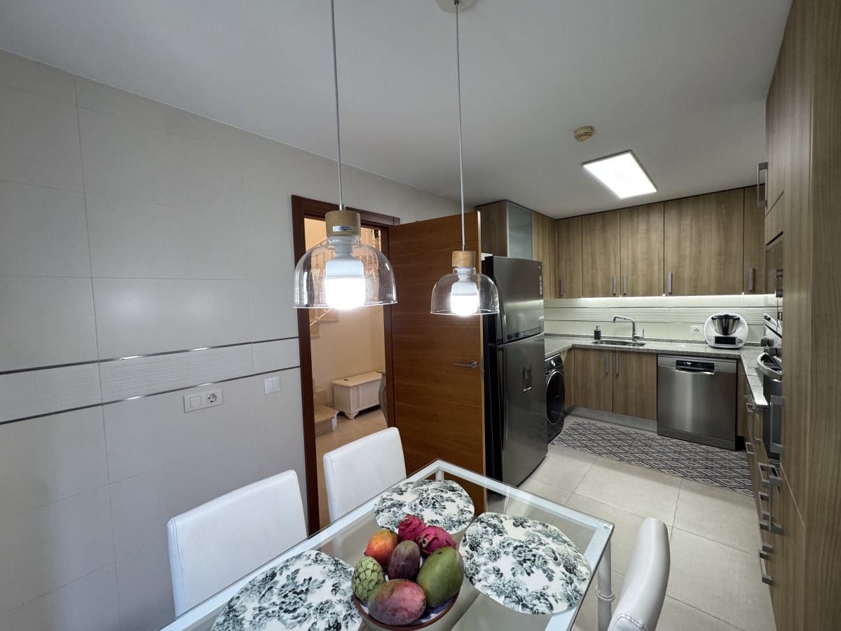 3 sypialnia Dom na sprzedaż w Estepona z basenem garażem - 539 900 € (Ref: 9503814)