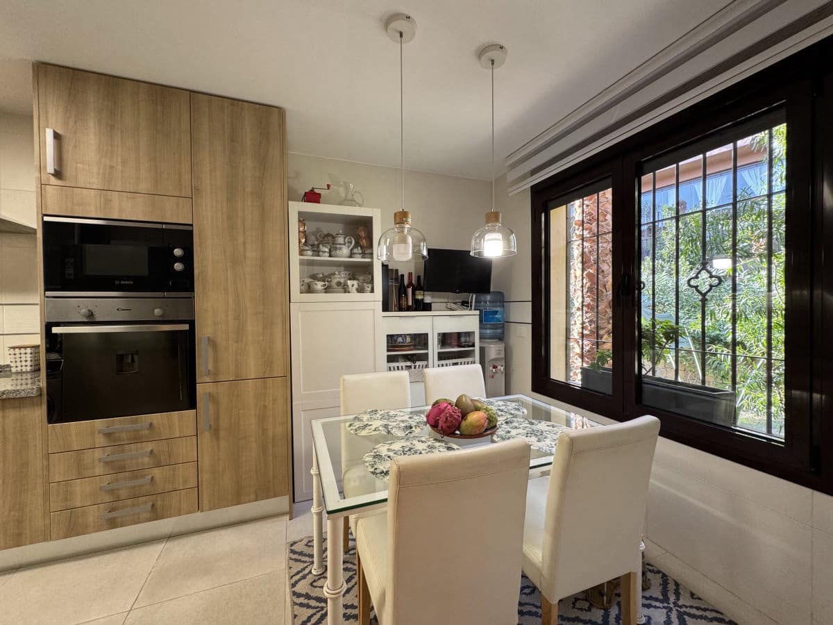 3 sypialnia Dom na sprzedaż w Estepona z basenem garażem - 539 900 € (Ref: 9503814)