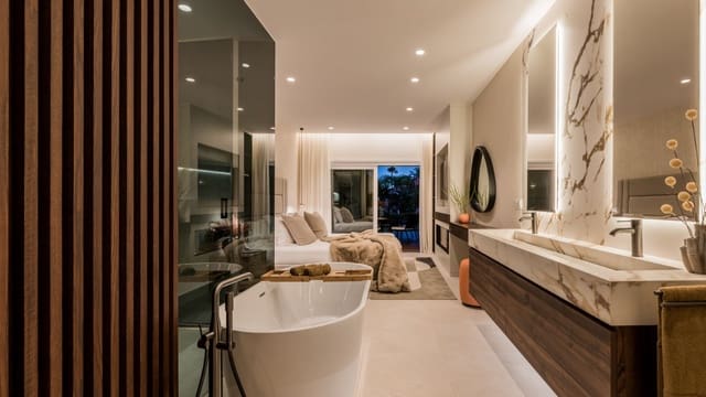 Apartamento de 3 habitaciones en Costalita, Estepona en venta con piscina garaje - 1.825.000 € (Ref: 9511984)