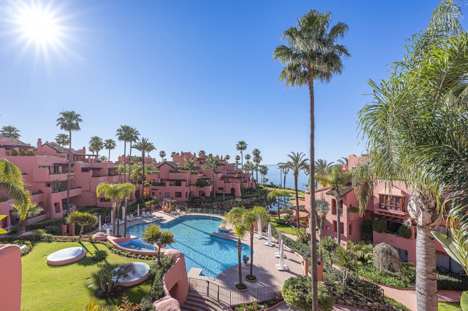 3 soveværelse Penthouse til salg i Estepona med swimmingpool garage - € 2.995.000 (Ref: 9511985)