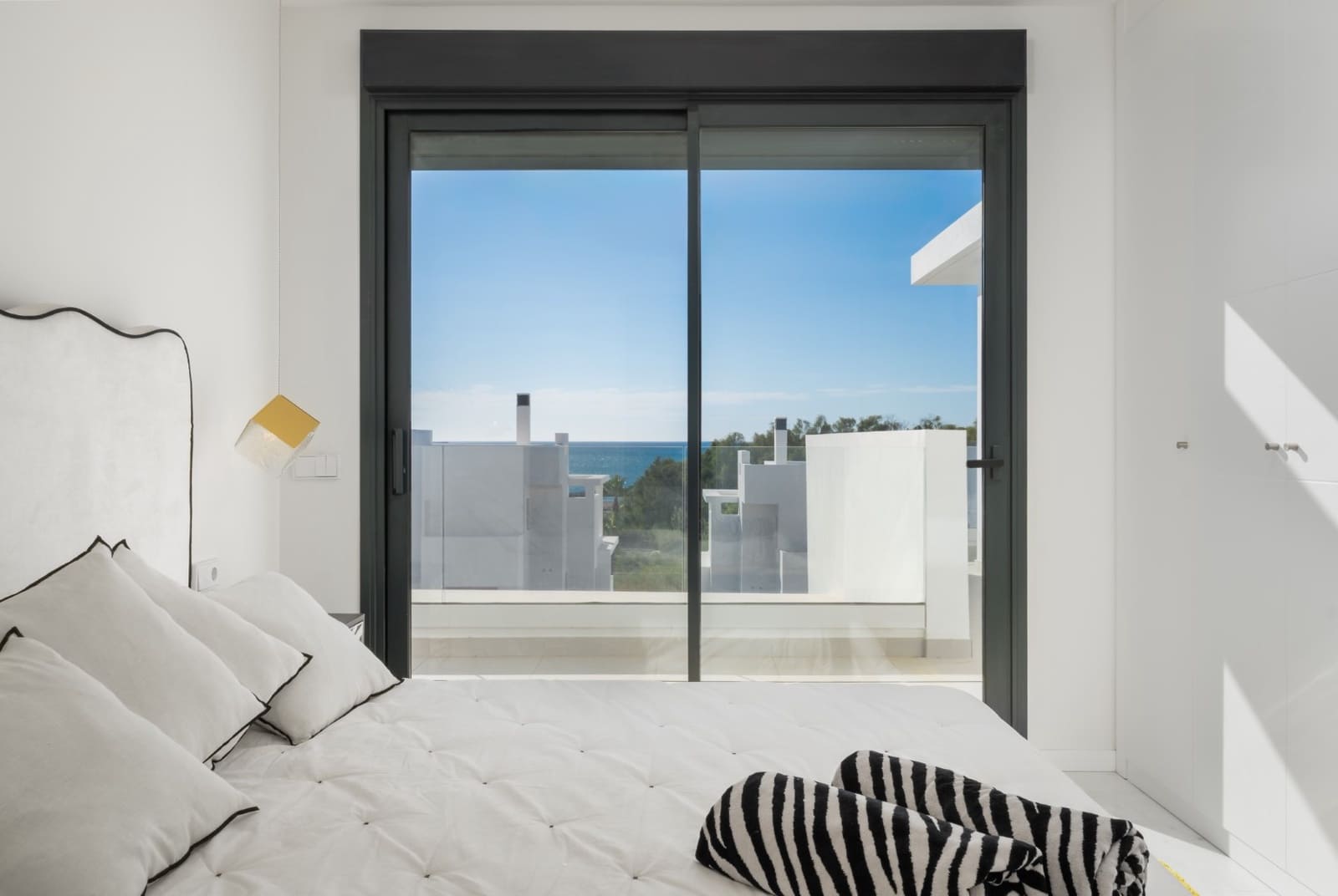 Ático de 3 habitaciones en Estepona en venta con piscina garaje - 755.000 € (Ref: 9511986)