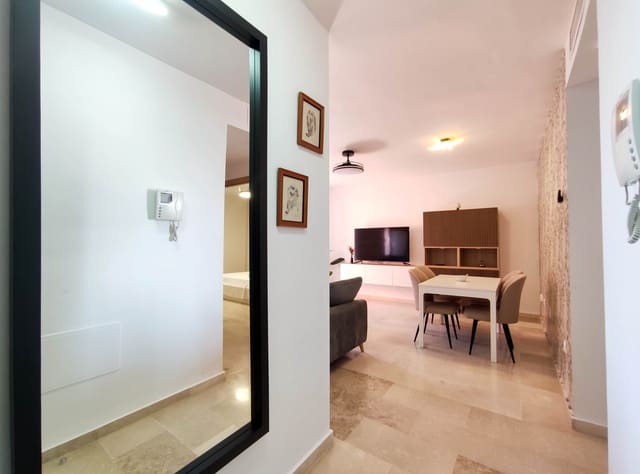 2 quarto Apartamento para venda em Puerto de Estepona, Estepona com piscina garagem - 365 000 € (Ref: 9610781)