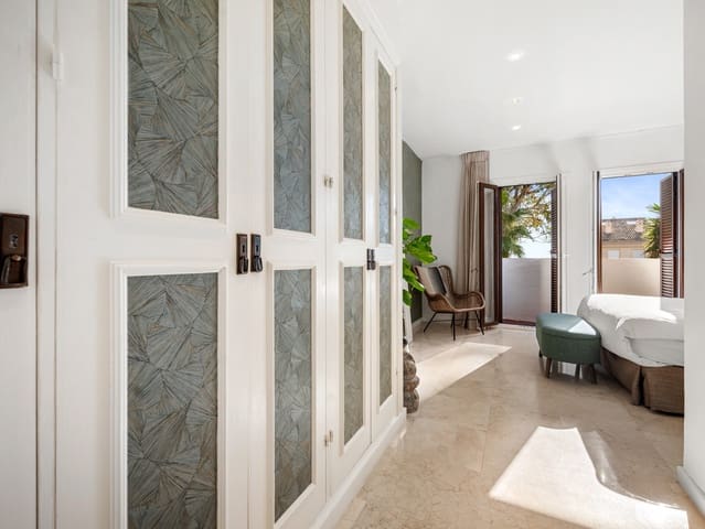 2 chambre Maison de Ville à vendre à Punta Plata, Estepona avec piscine garage - 729 000 € (Ref: 9694655)