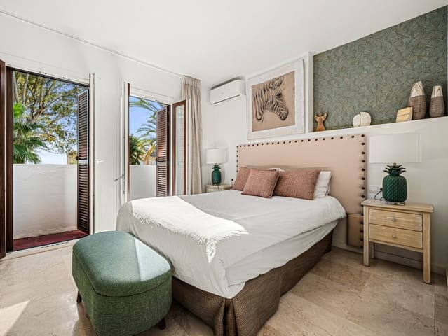 2 chambre Maison de Ville à vendre à Punta Plata, Estepona avec piscine garage - 729 000 € (Ref: 9694655)