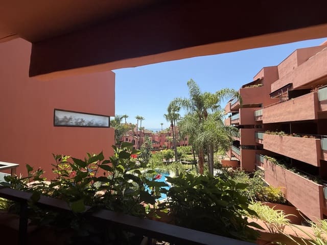 Apartamento de 3 habitaciones en Guadalmansa, Estepona en venta con piscina garaje - 630.000 € (Ref: 9694656)