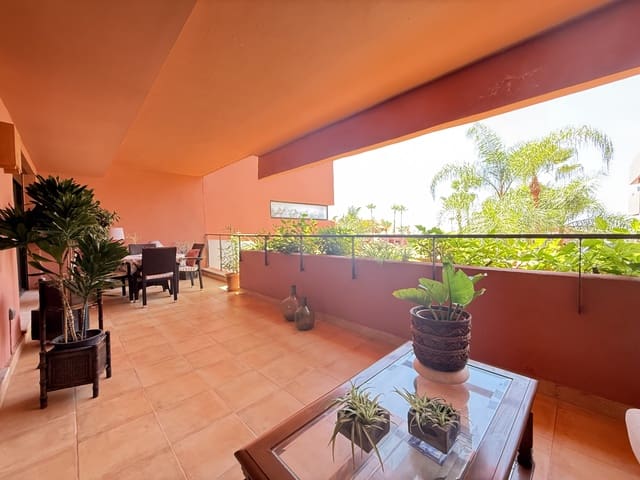 Apartamento de 3 habitaciones en Guadalmansa, Estepona en venta con piscina garaje - 630.000 € (Ref: 9694656)