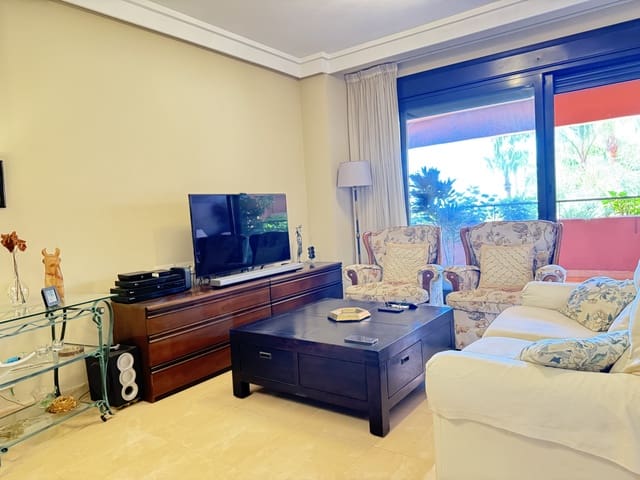 Apartamento de 3 habitaciones en Guadalmansa, Estepona en venta con piscina garaje - 630.000 € (Ref: 9694656)