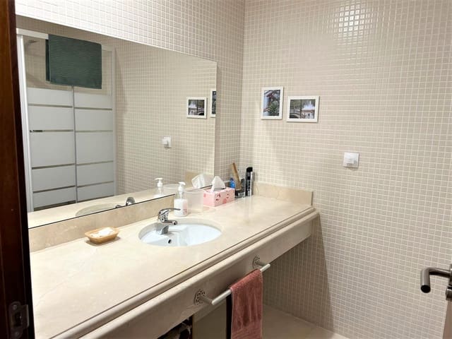 Ático de 2 habitaciones en Estepona en venta con piscina garaje - 338.000 € (Ref: 9700392)