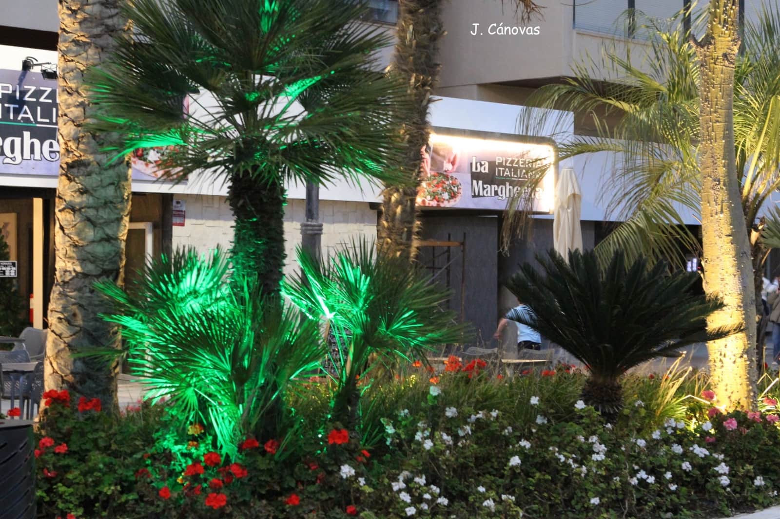 2 bedroom Penthouse for sale in Estepona with pool garage - € 338,000 (Ref: 9700392)