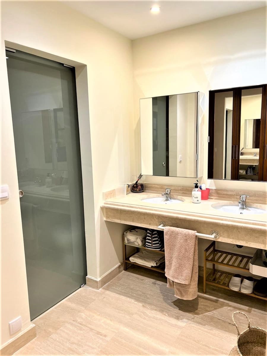 2 slaapkamer Penthouse te koop in Estepona met zwembad garage - € 338.000 (Ref: 9700392)