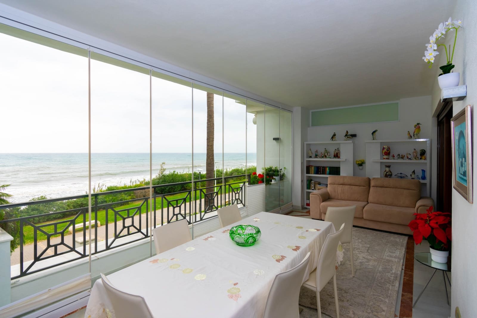 2 bedroom Apartment for sale in Estepona with pool garage - € 1,150,000 (Ref: 9711050)