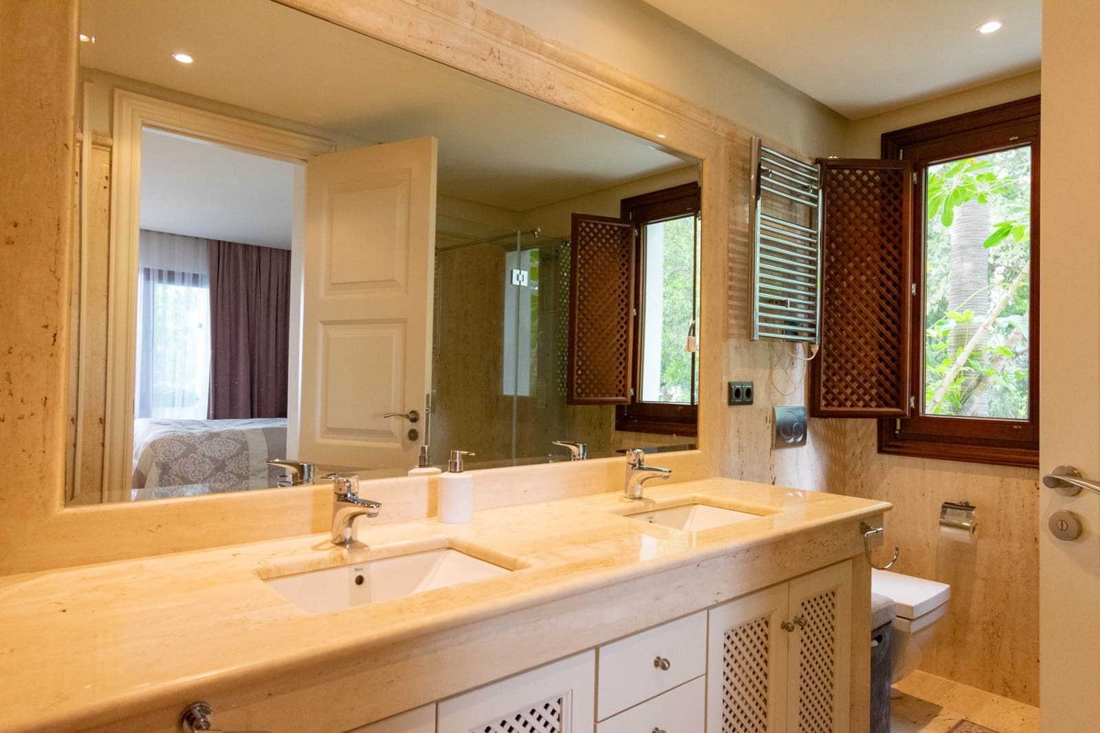 2 bedroom Apartment for sale in Estepona with pool garage - € 1,150,000 (Ref: 9711050)