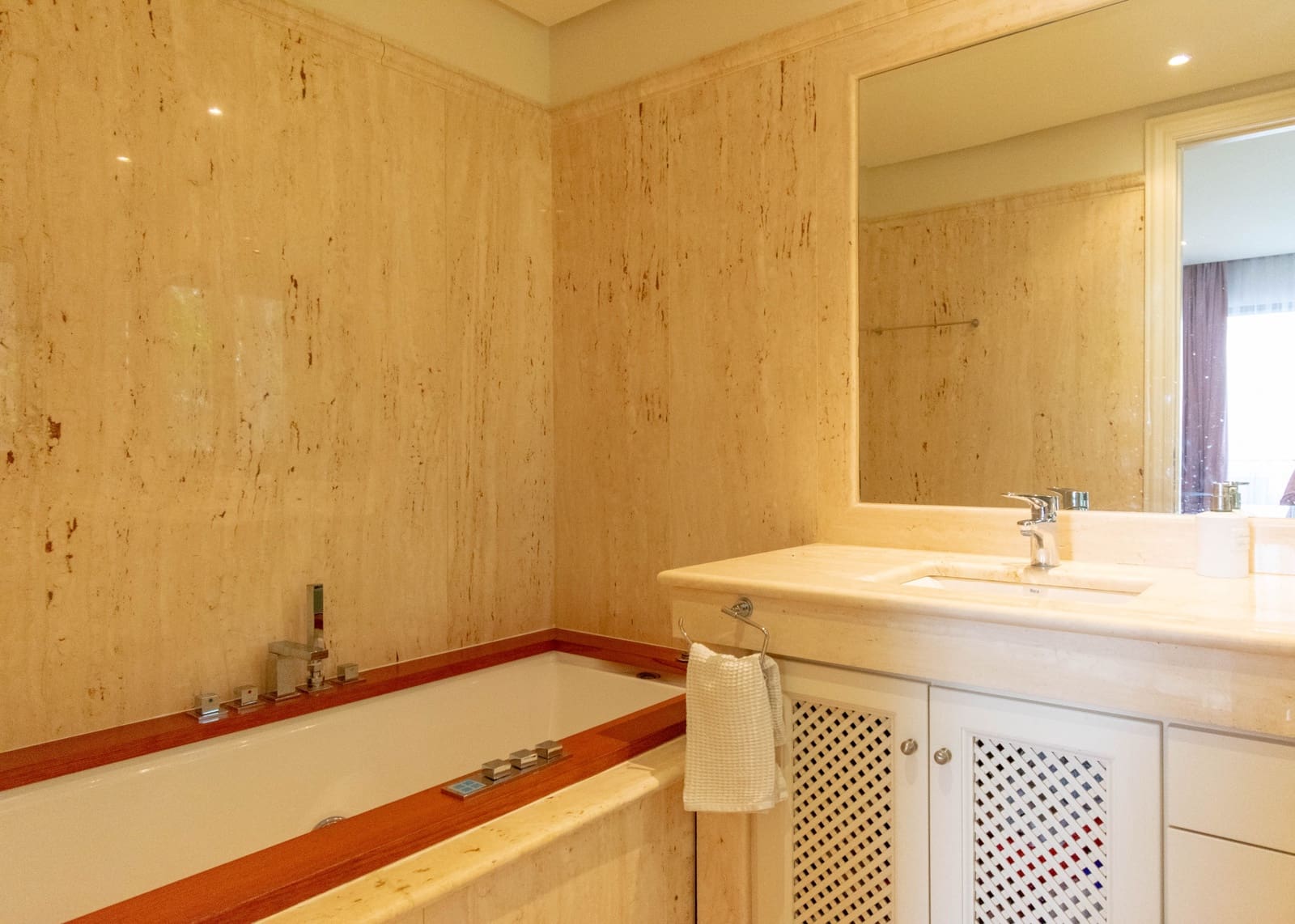 2 bedroom Apartment for sale in Estepona with pool garage - € 1,150,000 (Ref: 9711050)